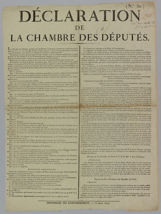 Ein vergilbtes, altes Dokument mit den Worten "Déclaration de la Chambre des Députés" in schwarzer Tinte geschrieben, das wie eine formelle Erklärung aussieht.
