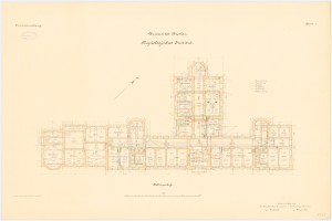 Ein detaillierter Grundriss des ersten Stockwerks des Universitätsgebäudes Dresden mit einem Gebäude mit zahlreichen Fenstern und begleitendem Text.