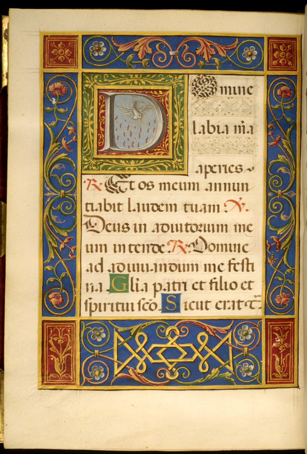 Ein aufgeschlagenes Buch mit einer illuminierten Handschrift, die einen großen, verzierten Buchstaben 'D' zeigt, umgeben von kunstvollen Entwürfen und Text in leuchtenden Farben.