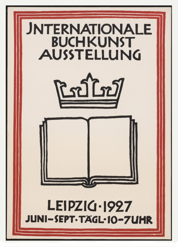 Ein Plakat mit einem aufgeschlagenen Buch mit fetter Schrift und einer goldenen Krone darauf, mit der Aufschrift "Internationale Buchkunstausstellung Leipzig 1927".