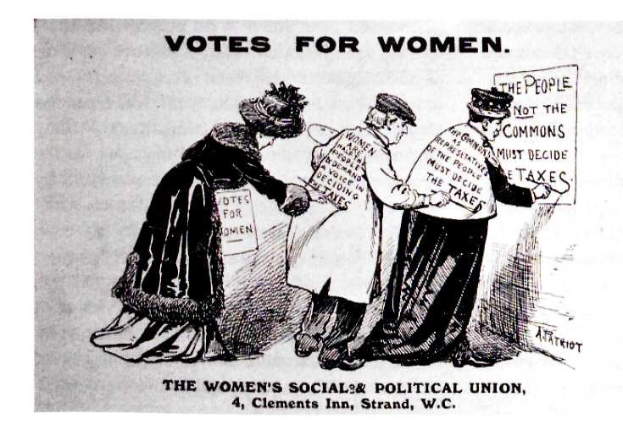 Drei Frauen in traditioneller Kleidung halten ein Papier mit der Aufschrift 'Wahlrecht für Frauen: Die Women's Social & Political Union' gegen einen hellblauen Himmel mit weißen Wolken.