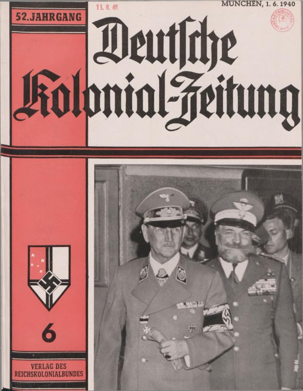 Titelbild einer 1940-Ausgabe der 'Deutschen Kolonial-Zeitung' mit Adolf Hitler, gehalten von einer Gruppe von Menschen mit Mützen.