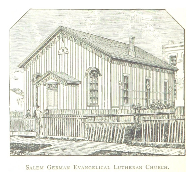 Eine Zeichnung der Salem Deutschen Evangelischen Lutheranischen Kirche mit ein paar Menschen davor und einem Zaun drumrum sowie Text unten.