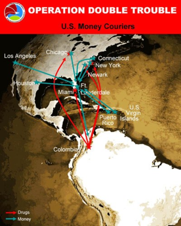Plakat mit der Aufschrift "Operation Double Trouble: US-Geldkurier" mit einer Karte der USA, die in zwei Abschnitte unterteilt ist: einer zeigt die Routen der Geldkurier und der andere zeigt die Standorte der Geldtransportunternehmen, mit fetter schwarzer Schrift auf einem weißen Rand.