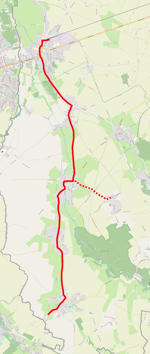 Eine detaillierte Stadtkarte mit einer roten Linie, die eine Radroute markiert, zeigt Straßen, Sehenswürdigkeiten und interessante Punkte.