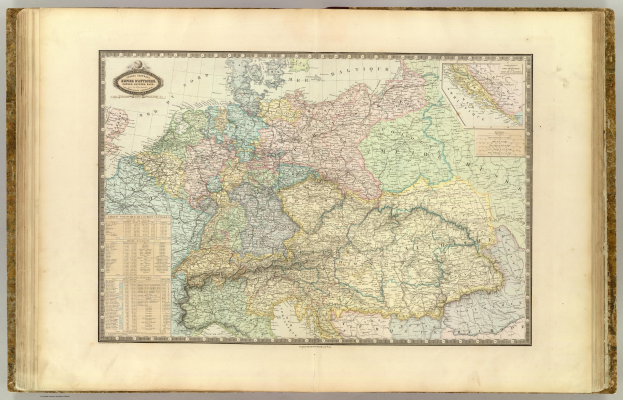 Ein offenes altes Buch, das eine detaillierte historische Karte von Deutschlands Provinzen und Städten zeigt.