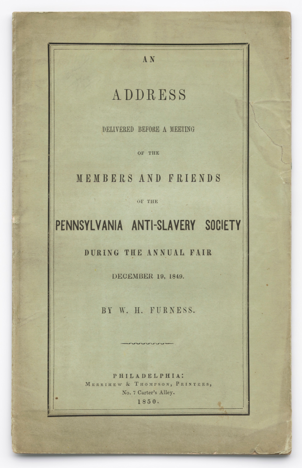 Ein offenes Buch mit dem Titel "Eine Ansprache vor einer Versammlung der Mitglieder und Freunde der Pennsylvania Anti-Slavery Society während der jährlichen Messe" auf dem Cover, das eine Seite mit schwarzem Text zeigt.
