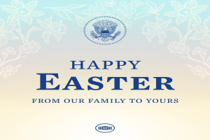 Plakat mit "Frohe Ostern von unserer Familie für die deine" in festlicher Schrift, verziert mit einem Logo des US-Ministeriums für Innere Sicherheit, geschmückt mit bunten Ostereiern, Hasen und anderen festlichen Elementen.